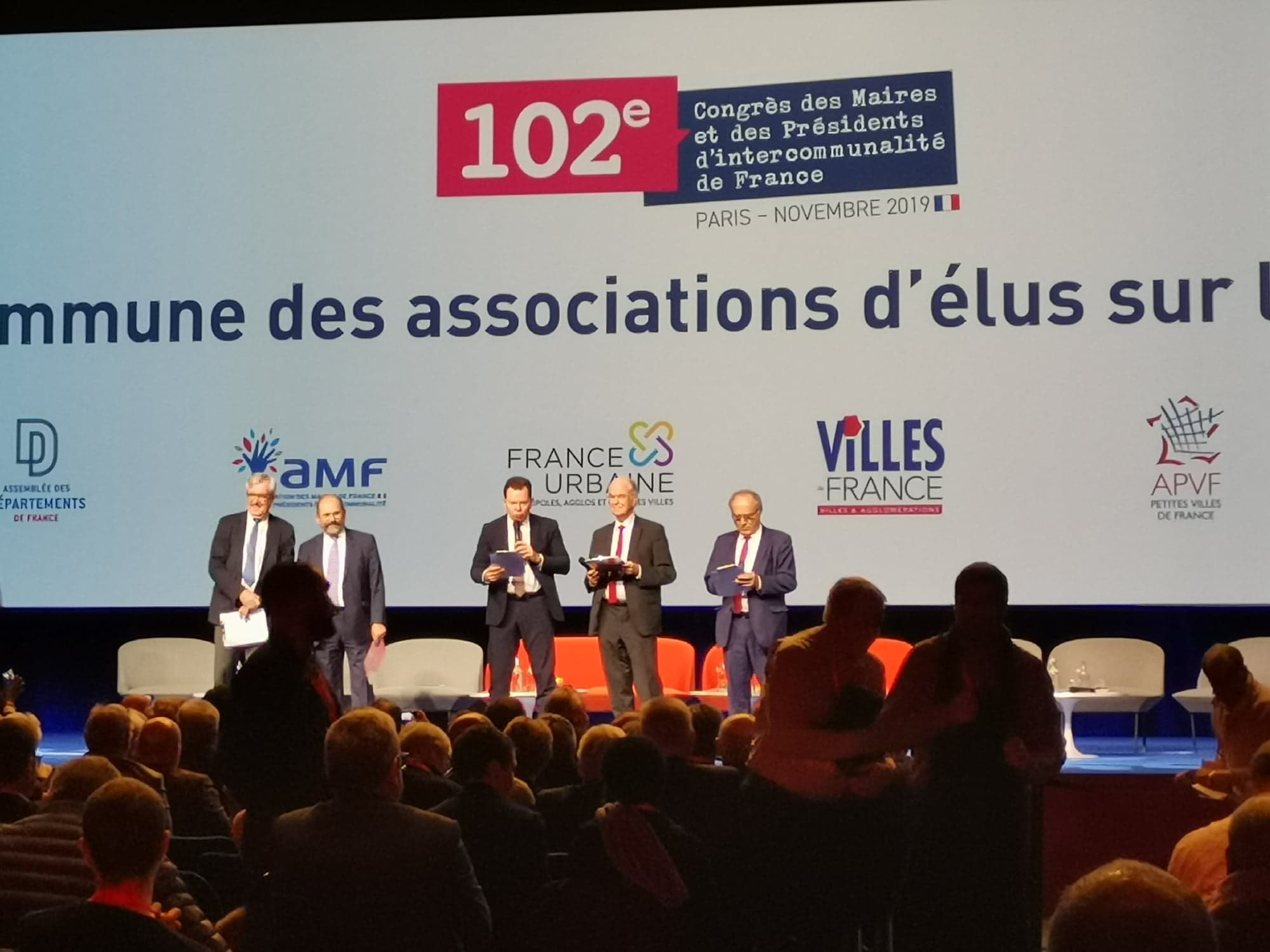 Impôts de production : l’APVF et l’ensemble des associations d'élus demandent des clarifications au président de la République