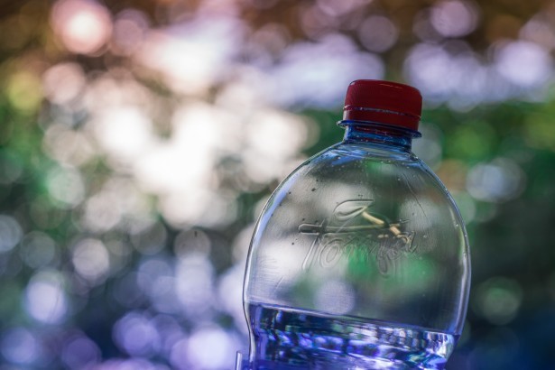"Fausse consigne" pour le recyclage des bouteilles plastiques : l'APVF salue l'abandon par le gouvernement du projet